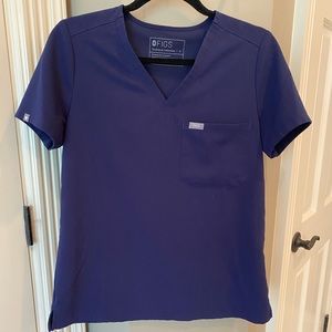FIGS Catarina One-Pocket Scrub Top, Navy, S